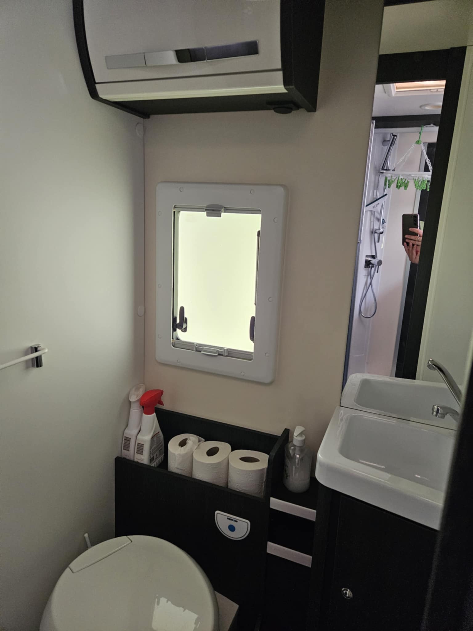 Toilet og vask